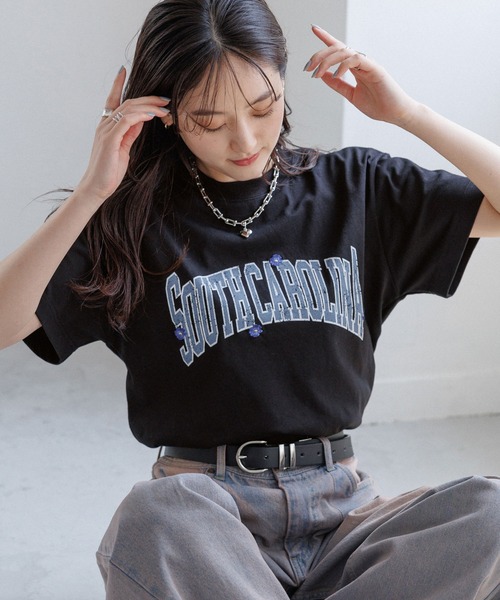 RAGEBLUE（レイジブルー）の「フラワー刺繍/カレッジロゴBIGTシャツ（Tシャツ/カットソー・レディース・ホワイト/ブラック・FREE）」の2枚目の写真