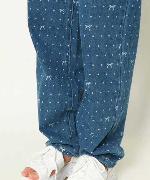 GORGE(ゴージ)の「《総柄リボン×美脚シルエット》レディース デニムパンツ ストレート 体型カバー 春夏秋(デニムパンツ・レディース・ライトブルーグレー/ブルー・S/M)」の7枚目の写真