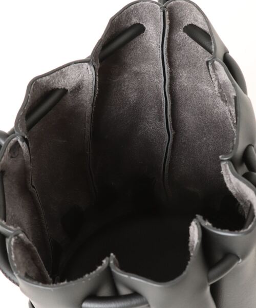 Monocoro toppi(モノコロトッピ)の「カヌレ バッグ ノットデザイン ストラップ ショルダー(ショルダーバッグ・レディース・ベージュ/ブラック・フリー)」の5枚目の写真