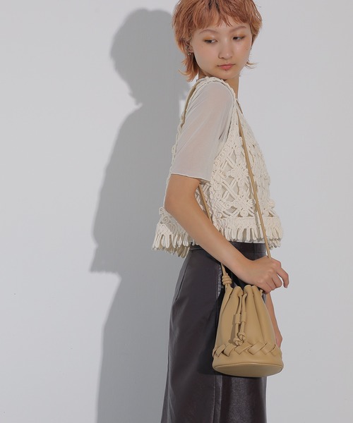 Monocoro toppi(モノコロトッピ)の「カヌレ バッグ ノットデザイン ストラップ ショルダー(ショルダーバッグ・レディース・ベージュ/ブラック・フリー)」の12枚目の写真