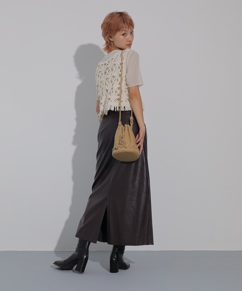 Monocoro toppi(モノコロトッピ)の「カヌレ バッグ ノットデザイン ストラップ ショルダー(ショルダーバッグ・レディース・ベージュ/ブラック・フリー)」の10枚目の写真