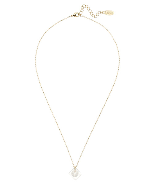 LBC（エルビーシー）の「Lilou アクリルキューブパールネックレス（ネックレス・レディース・ホワイト・ONE SIZE）」の2枚目の写真