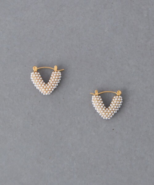 UNITED ARROWS（ユナイテッドアローズ）の「Vシェイプ イミテーションパール ピアス（ピアス（両耳用）・レディース・ゴールド/シルバー・FREE）」の2枚目の写真