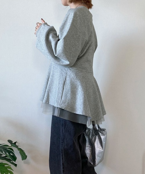 JUNOAH（ジュノア）の「ぺプラムチュールスウェットトップス（スウェット・レディース・杢グレー/ブラック/アイボリー・X-LARGE/LARGE/MEDIUM）」の17枚目の写真