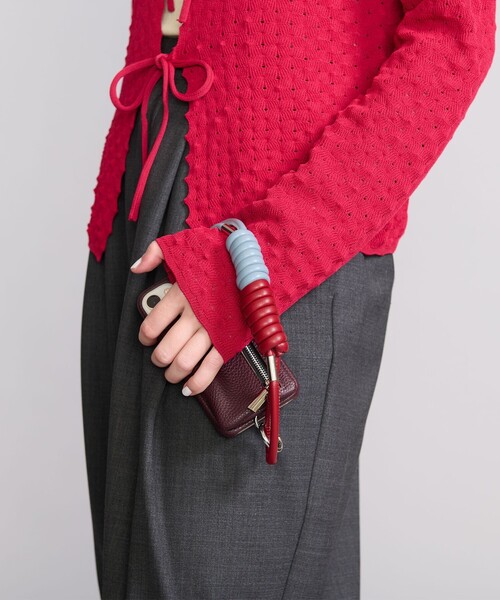 ajew（エジュー）の「＜ajew＞コイル ストラップ（スマホグッズ・レディース・ブラック/ライトブルー/ライトピンク/コバルトブルー/ダークブラウン・FREE）」の9枚目の写真