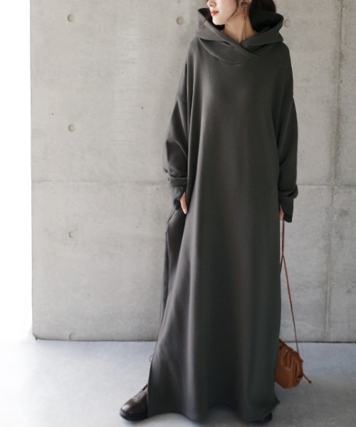 HUG.U（ハグユー）の「極暖パーカーワンピース（ワンピース・レディース・ブラック/ブルー/ダークグレー・レギュラー丈/ミディアム丈/トール丈）」の3枚目の写真