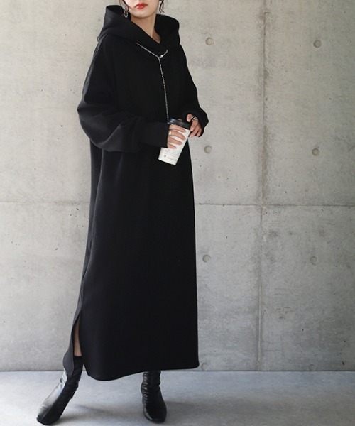 HUG.U（ハグユー）の「極暖パーカーワンピース（ワンピース・レディース・ブラック/ブルー/ダークグレー・レギュラー丈/ミディアム丈/トール丈）」の4枚目の写真