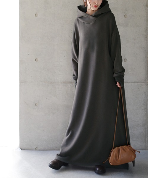 HUG.U（ハグユー）の「極暖パーカーワンピース（ワンピース・レディース・ブラック/ブルー/ダークグレー・レギュラー丈/ミディアム丈/トール丈）」の6枚目の写真