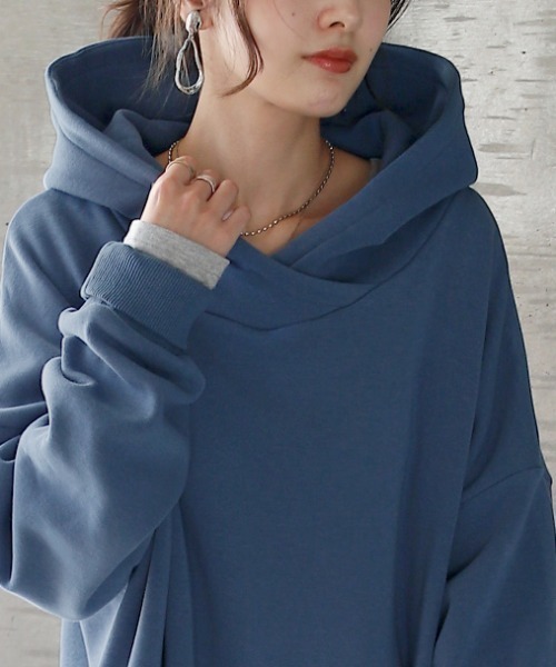 HUG.U（ハグユー）の「極暖パーカーワンピース（ワンピース・レディース・ブラック/ブルー/ダークグレー・レギュラー丈/ミディアム丈/トール丈）」の12枚目の写真