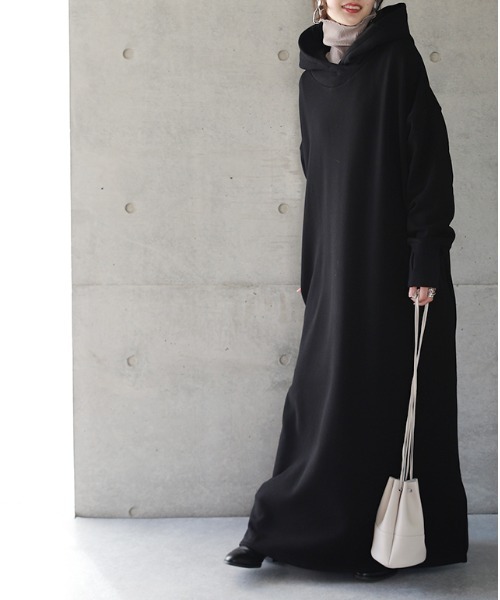 HUG.U（ハグユー）の「極暖パーカーワンピース（ワンピース・レディース・ブラック/ブルー/ダークグレー・レギュラー丈/ミディアム丈/トール丈）」の5枚目の写真