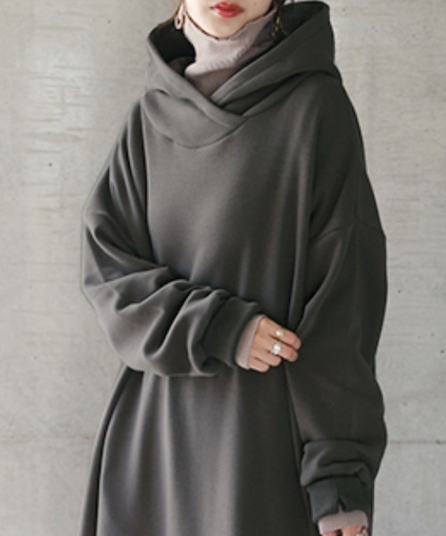 HUG.U（ハグユー）の「極暖パーカーワンピース（ワンピース・レディース・ブラック/ブルー/ダークグレー・レギュラー丈/ミディアム丈/トール丈）」の9枚目の写真