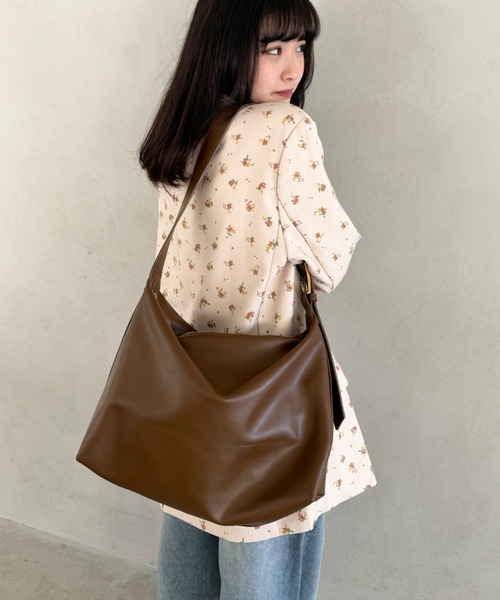 SOLLON.(ソルロン)の「ワンハンドルPUショルダーバッグ(ショルダーバッグ・レディース・アイボリー/ブラック/モカ/ブラウン・FREE)」の16枚目の写真