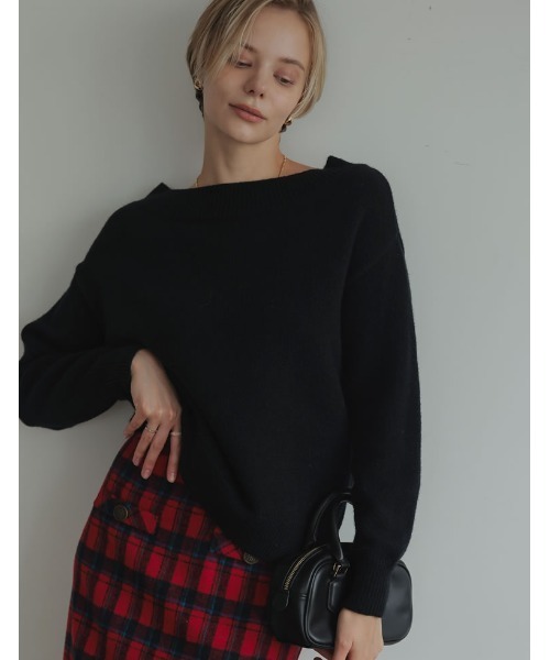 Re:EDIT（リエディ）の「[2024-25 WINTER COLLECTION]アルパカタッチオフショルダーニットトップス（ニット/セーター・レディース・グレー/ブラック/アイボリー/ブラウン/レッド・MEDIUM/LARGE）」の8枚目の写真