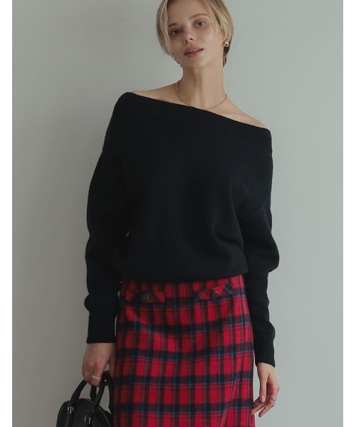 Re:EDIT（リエディ）の「[2024-25 WINTER COLLECTION]アルパカタッチオフショルダーニットトップス（ニット/セーター・レディース・グレー/ブラック/アイボリー/ブラウン/レッド・MEDIUM/LARGE）」の9枚目の写真