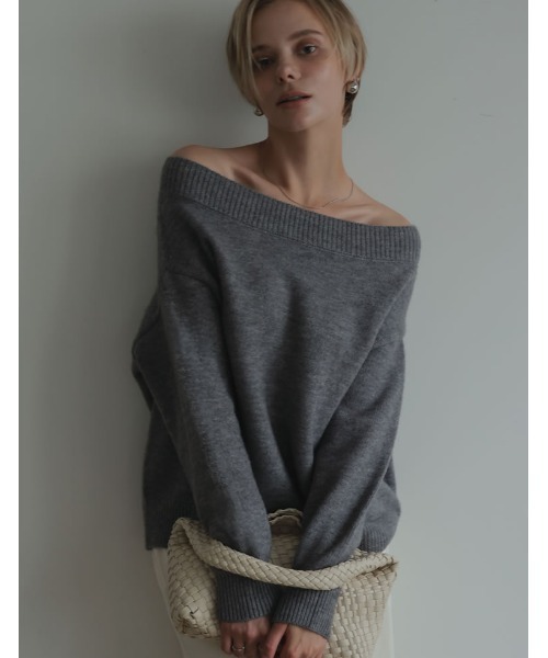Re:EDIT（リエディ）の「[2024-25 WINTER COLLECTION]アルパカタッチオフショルダーニットトップス（ニット/セーター・レディース・グレー/ブラック/アイボリー/ブラウン/レッド・MEDIUM/LARGE）」の13枚目の写真