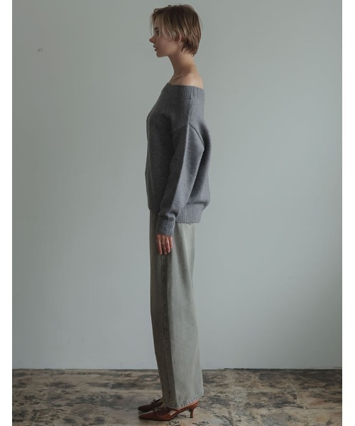 Re:EDIT（リエディ）の「[2024-25 WINTER COLLECTION]アルパカタッチオフショルダーニットトップス（ニット/セーター・レディース・グレー/ブラック/アイボリー/ブラウン/レッド・MEDIUM/LARGE）」の18枚目の写真