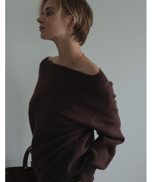 Re:EDIT（リエディ）の「[2024-25 WINTER COLLECTION]アルパカタッチオフショルダーニットトップス（ニット/セーター・レディース・グレー/ブラック/アイボリー/ブラウン/レッド・MEDIUM/LARGE）」の20枚目の写真