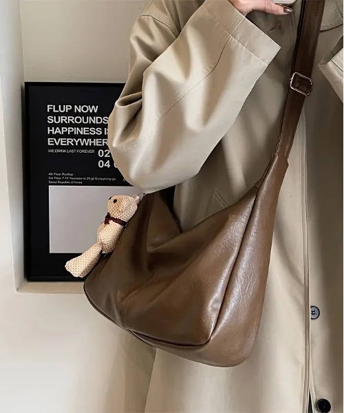 FREE STYLISTS(フリー スタイリスト)の「Y2K くまチャーム 付ショルダーBAG(ショルダーバッグ・レディース・ブラック/ダークブラウン/カーキ/ブラウン・FREE)」の13枚目の写真