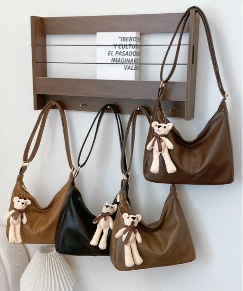 FREE STYLISTS(フリー スタイリスト)の「Y2K くまチャーム 付ショルダーBAG(ショルダーバッグ・レディース・ブラック/ダークブラウン/カーキ/ブラウン・FREE)」の8枚目の写真