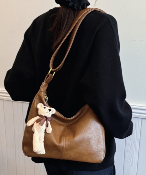 FREE STYLISTS(フリー スタイリスト)の「Y2K くまチャーム 付ショルダーBAG(ショルダーバッグ・レディース・ブラック/ダークブラウン/カーキ/ブラウン・FREE)」の7枚目の写真