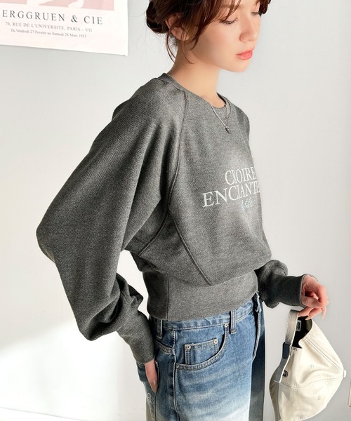 mily bilet（ミウィビレット）の「【mily bilet】カジュアルだけどこなれ感たっぷり。ラインストーン＆ぼかしプリント裏毛使いスウェットクロップド丈トップス（スウェット・レディース・グレー/ブルー/オートミール/レッド・LARGE/SMALL/X-LARGE/MEDIUM）」の7枚目の写真