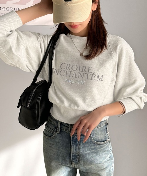 mily bilet（ミウィビレット）の「【mily bilet】カジュアルだけどこなれ感たっぷり。ラインストーン＆ぼかしプリント裏毛使いスウェットクロップド丈トップス（スウェット・レディース・グレー/ブルー/オートミール/レッド・LARGE/SMALL/X-LARGE/MEDIUM）」の8枚目の写真