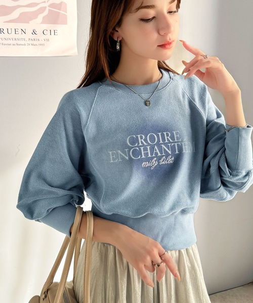 mily bilet（ミウィビレット）の「【mily bilet】カジュアルだけどこなれ感たっぷり。ラインストーン＆ぼかしプリント裏毛使いスウェットクロップド丈トップス（スウェット・レディース・グレー/ブルー/オートミール/レッド・LARGE/SMALL/X-LARGE/MEDIUM）」の10枚目の写真