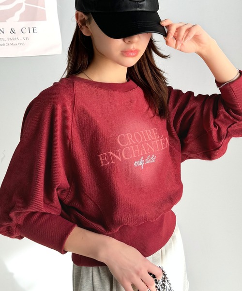 mily bilet（ミウィビレット）の「【mily bilet】カジュアルだけどこなれ感たっぷり。ラインストーン＆ぼかしプリント裏毛使いスウェットクロップド丈トップス（スウェット・レディース・グレー/ブルー/オートミール/レッド・LARGE/SMALL/X-LARGE/MEDIUM）」の13枚目の写真