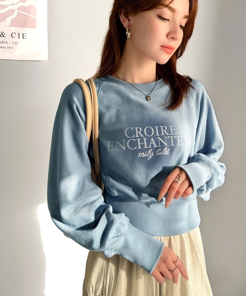 mily bilet（ミウィビレット）の「【mily bilet】カジュアルだけどこなれ感たっぷり。ラインストーン＆ぼかしプリント裏毛使いスウェットクロップド丈トップス（スウェット・レディース・グレー/ブルー/オートミール/レッド・LARGE/SMALL/X-LARGE/MEDIUM）」の21枚目の写真