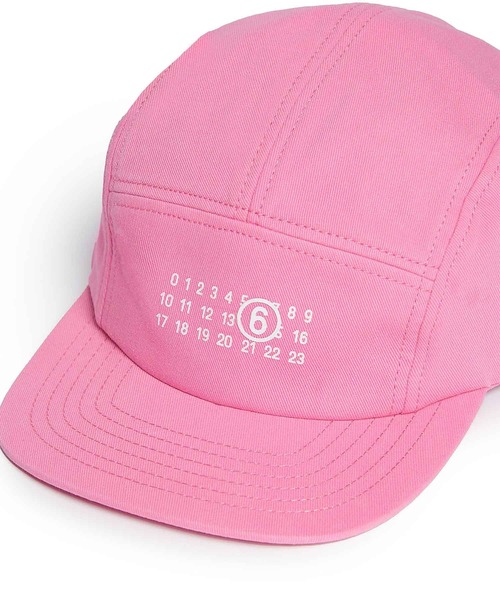 MM6 Maison Margiela（ｴﾑｴﾑｼｯｸｽ ﾒｿﾞﾝ ﾏﾙｼﾞｪﾗ）の「MM6 Maison Margiela(エムエムシックス メゾン マルジェラ)Kids & Junior ブランドロゴキャップ（キャップ・キッズ・ピンク・Ⅱ）」の4枚目の写真
