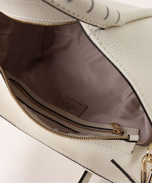 LORISTELLA(ロリステッラ)の「【LORISTELLA】シュリンクレザーミディアムサイズバッグ(Q56430)(トートバッグ・レディース・ベージュ/アイボリー・ALL)」の5枚目の写真