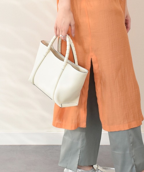 LORISTELLA(ロリステッラ)の「【LORISTELLA】シュリンクレザーミディアムサイズバッグ(Q56430)(トートバッグ・レディース・ベージュ/アイボリー・ALL)」の2枚目の写真
