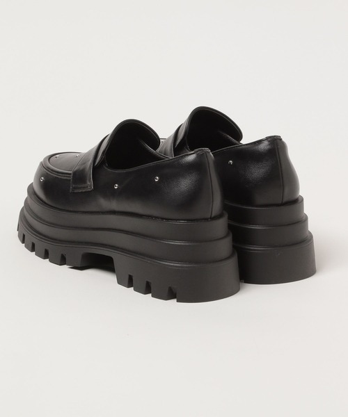 FOREVER 21(フォーエバー トゥエンティーワン)の「【2025SS】スタッズローファー(ローファー・レディース・ブラック・MEDIUM/LARGE)」の2枚目の写真