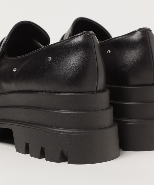 FOREVER 21(フォーエバー トゥエンティーワン)の「【2025SS】スタッズローファー(ローファー・レディース・ブラック・MEDIUM/LARGE)」の6枚目の写真