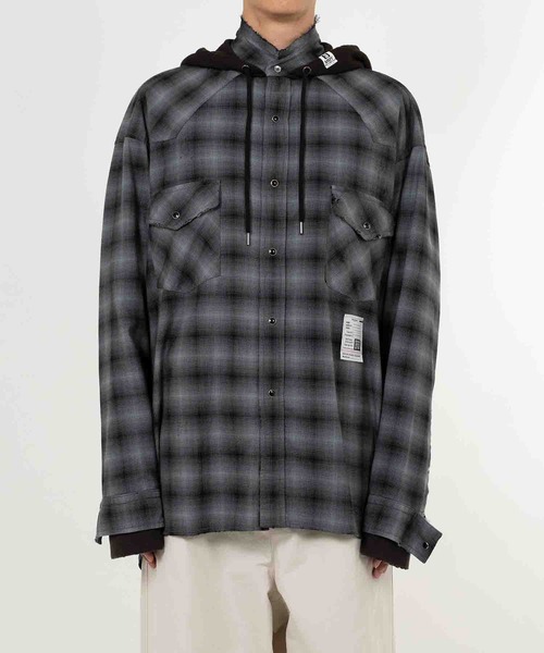 Maison MIHARA YASUHIRO(メゾンミハラヤスヒロ)の「【MIHARAYASUHIRO/ミハラヤスヒロ】SWEAT HOODIE L/S SHIRTS(シャツ/ブラウス・メンズ・ベージュ/ブラック・44/46)」の2枚目の写真