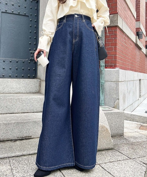 moment+(モーメントプラス)の「ワイドフレアデニムパンツ(デニムパンツ・レディース・インディゴブルー/サックスブルー/ブラック・M/L)」の9枚目の写真