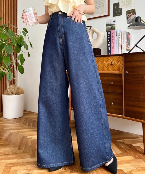 moment+(モーメントプラス)の「ワイドフレアデニムパンツ(デニムパンツ・レディース・インディゴブルー/サックスブルー/ブラック・M/L)」の12枚目の写真