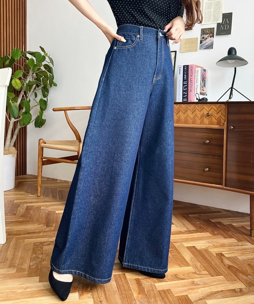 moment+(モーメントプラス)の「ワイドフレアデニムパンツ(デニムパンツ・レディース・インディゴブルー/サックスブルー/ブラック・M/L)」の16枚目の写真