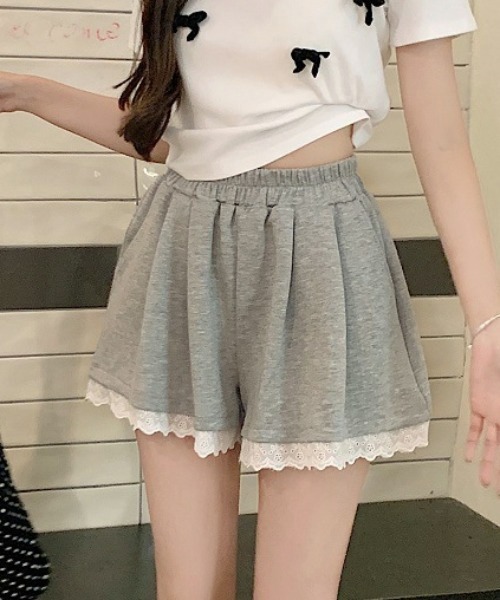 NANEA(ナネア)の「裾フリルスウェットショートパンツ(スウェットパンツ・レディース・ブラック/グレー・SMALL/MEDIUM/LARGE)」の5枚目の写真