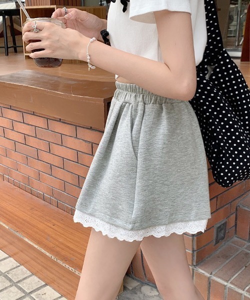 NANEA(ナネア)の「裾フリルスウェットショートパンツ(スウェットパンツ・レディース・ブラック/グレー・SMALL/MEDIUM/LARGE)」の7枚目の写真