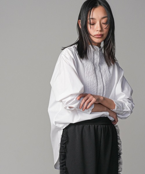 mili an deni（ミリアンデニ）の「ノーカラータキシードシャツ（シャツ/ブラウス・レディース・ブラック/サックスブルー/ブルー/オフホワイト・L/M）」の7枚目の写真