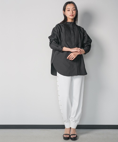 mili an deni（ミリアンデニ）の「ノーカラータキシードシャツ（シャツ/ブラウス・レディース・ブラック/サックスブルー/ブルー/オフホワイト・L/M）」の13枚目の写真