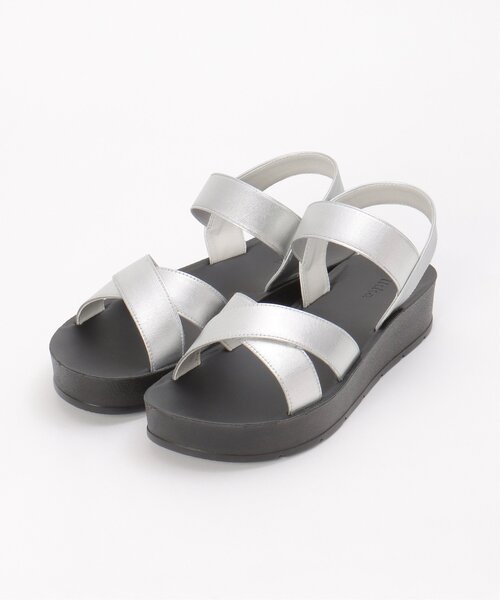 ikka(イッカ)の「ラバークロスベルトサンダル(サンダル・レディース・シルバーグレー/ブラック/ゴールド・M/L)」の21枚目の写真