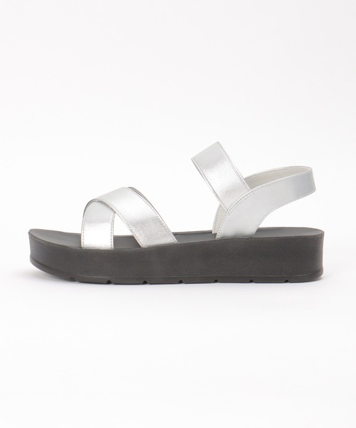 ikka(イッカ)の「ラバークロスベルトサンダル(サンダル・レディース・シルバーグレー/ブラック/ゴールド・M/L)」の13枚目の写真