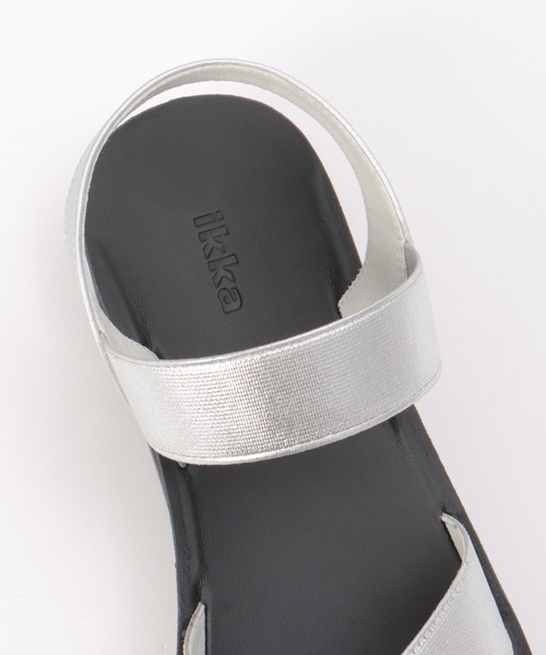 ikka(イッカ)の「ラバークロスベルトサンダル(サンダル・レディース・シルバーグレー/ブラック/ゴールド・M/L)」の20枚目の写真