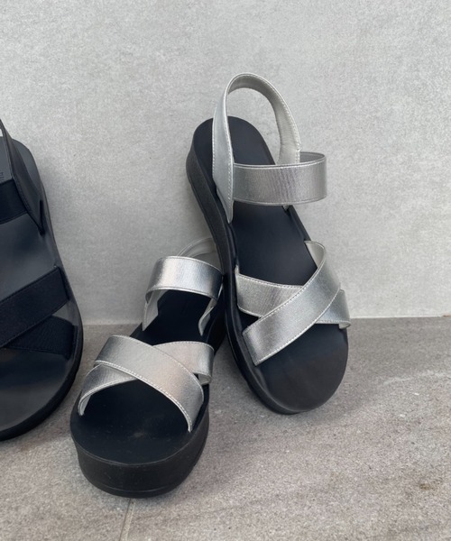 ikka(イッカ)の「ラバークロスベルトサンダル(サンダル・レディース・シルバーグレー/ブラック/ゴールド・M/L)」の10枚目の写真