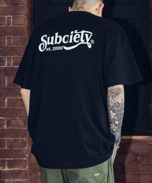 Subciety（サブサエティ）の「Stream tee（Tシャツ/カットソー・メンズ・ホワイト/オレンジ/ブラック×ブラック/ブラック・SMALL/MEDIUM/LARGE/X-LARGE/XX-LARGE）」の2枚目の写真