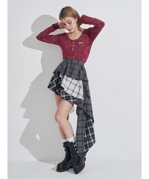 EVRIS（エヴリス）の「ランダムチェックアシンメトリーミニスカート（スカート・レディース・ブルー/ブラック・MEDIUM/SMALL）」の3枚目の写真