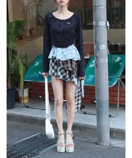 EVRIS（エヴリス）の「ランダムチェックアシンメトリーミニスカート（スカート・レディース・ブルー/ブラック・MEDIUM/SMALL）」の5枚目の写真