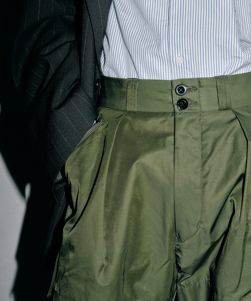 Ets.MATERIAUX(マテリオ)の「ETS.MATERIAUX(マテリオ) イタリアン アーミー マウンテン パンツ(カーゴパンツ・メンズ・ホワイト系その他/オリーブ・2/3)」の4枚目の写真
